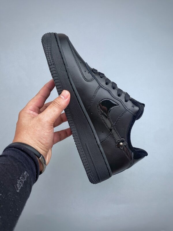 sy_no_30C6FDEDCB875547B617DCE8A75242FA_1 Nike Air Force 1 Low Custom Concept – Black Flower Studs