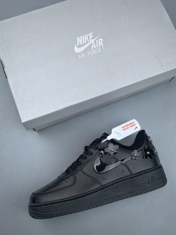 sy_no_30C6FDEDCB875547B617DCE8A75242FA_2 Nike Air Force 1 Low Custom Concept – Black Flower Studs