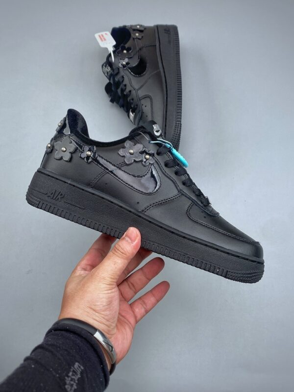 sy_no_30C6FDEDCB875547B617DCE8A75242FA_3 Nike Air Force 1 Low Custom Concept – Black Flower Studs