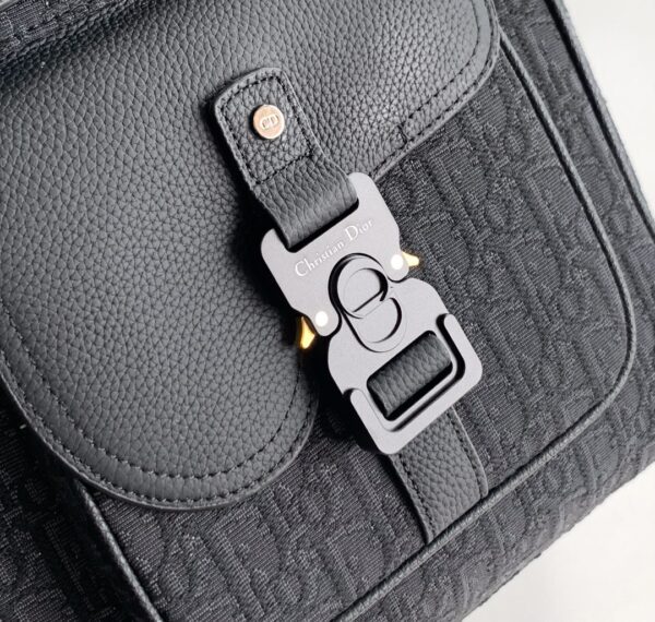 sy_no_30EF5E57F83260AA7D9713CF3BB9780D_5 Dior Men's Saddle Flap Backpack (New 2026 Model)