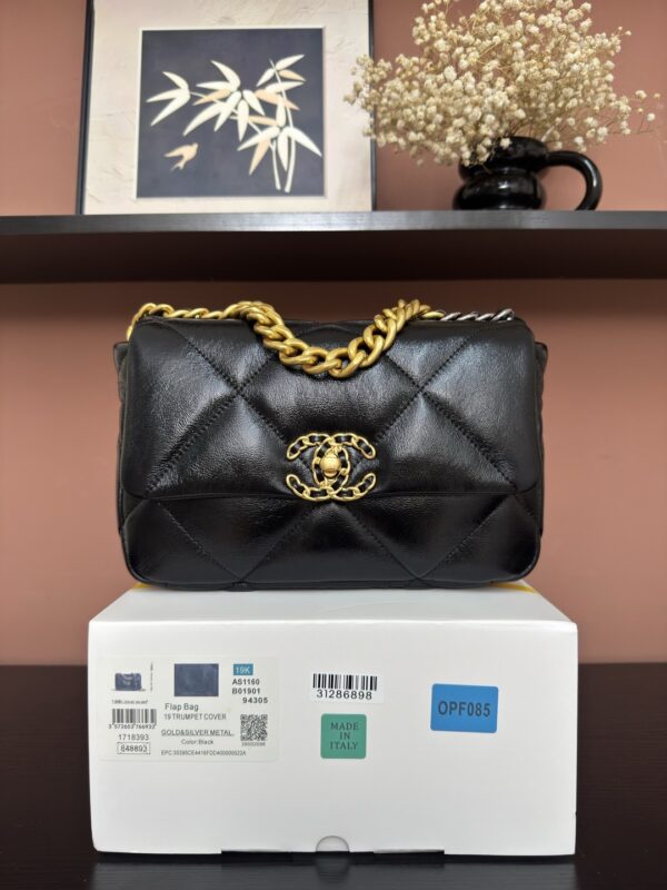 sy_no_31216095EE495761941D4B8795EBF8BE_0 Chanel 19K Black Shoulder/Crossbody Chain Bag with Vintage Gold Hardware