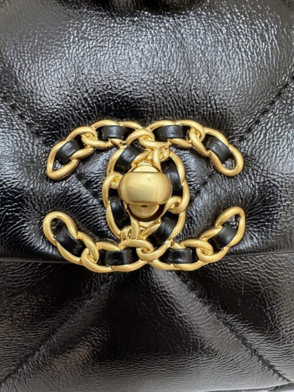 sy_no_31216095EE495761941D4B8795EBF8BE_4 Chanel 19K Black Shoulder/Crossbody Chain Bag with Vintage Gold Hardware