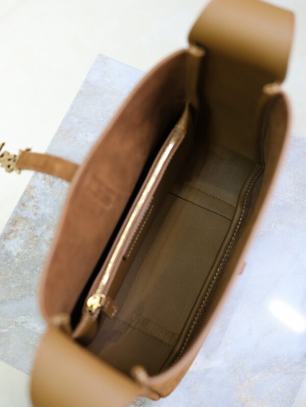 sy_no_31DF4D8B83EC391270DE90985024649D_6 YSL Le 5 À 7 Shoulder Bag – Caramel Suede