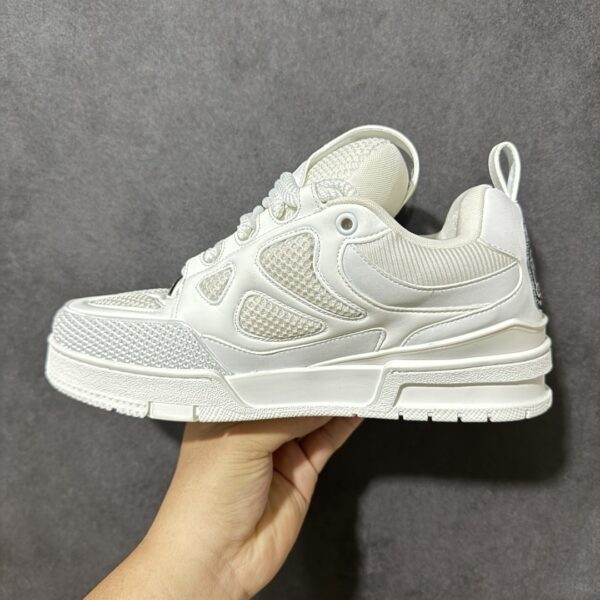 sy_no_320C2C524D3C56A3849AEA880B6FE569_1 All-White Retro Skate Sneakers