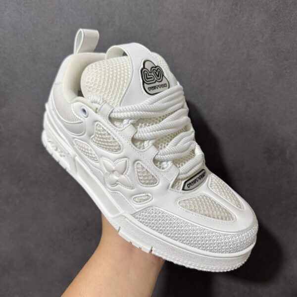 sy_no_320C2C524D3C56A3849AEA880B6FE569_2 All-White Retro Skate Sneakers