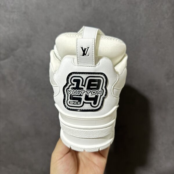 sy_no_320C2C524D3C56A3849AEA880B6FE569_3 All-White Retro Skate Sneakers
