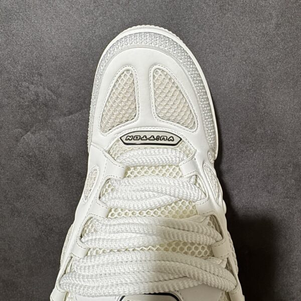 sy_no_320C2C524D3C56A3849AEA880B6FE569_4 All-White Retro Skate Sneakers