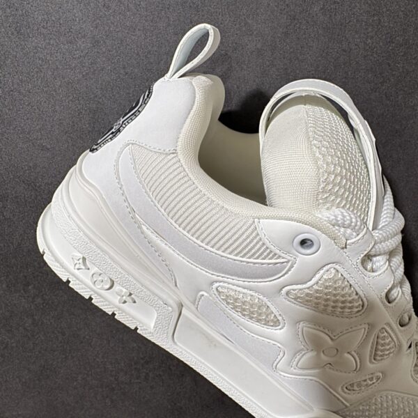 sy_no_320C2C524D3C56A3849AEA880B6FE569_6 All-White Retro Skate Sneakers