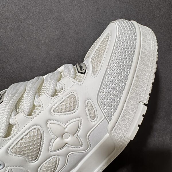 sy_no_320C2C524D3C56A3849AEA880B6FE569_7 All-White Retro Skate Sneakers