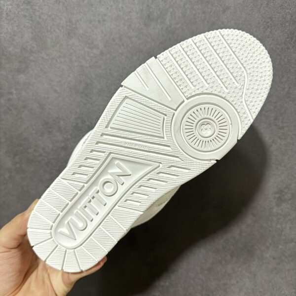 sy_no_320C2C524D3C56A3849AEA880B6FE569_8 All-White Retro Skate Sneakers