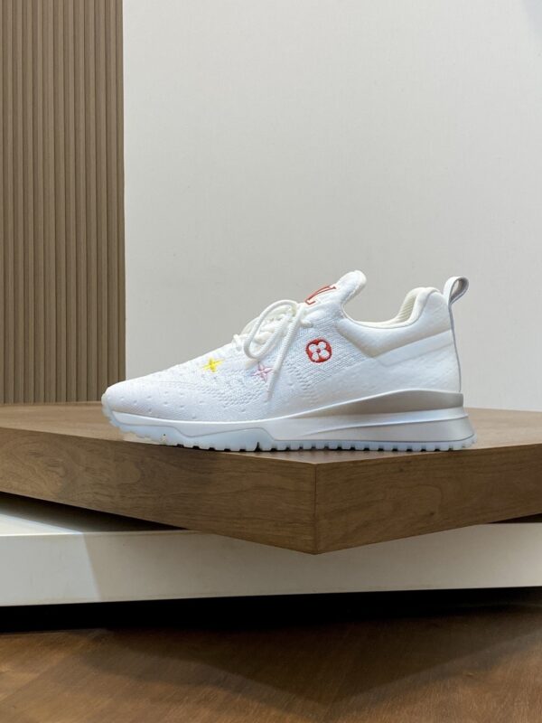 sy_no_335E3A4788B400CAF17891BFA30E0FD3_1 Louis Vuitton White Knit Runner Sneaker with Multicolor Monogram Flowers