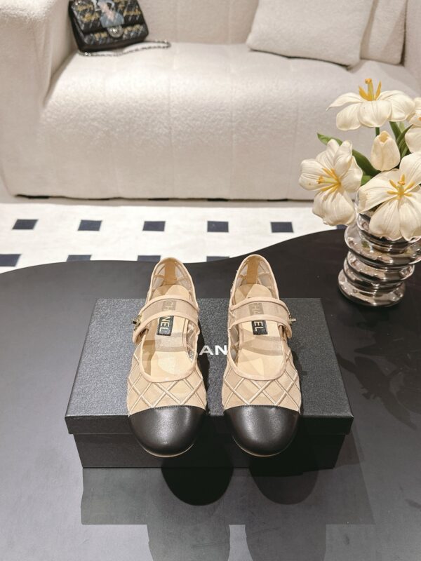sy_no_33746DE1E676FFFE61E3C77ED98E27FE_0 Chanel Mary Jane Ballet Flats in Nude & Black
