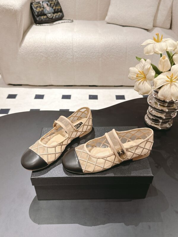 sy_no_33746DE1E676FFFE61E3C77ED98E27FE_1 Chanel Mary Jane Ballet Flats in Nude & Black