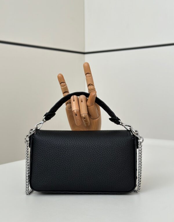 Fendi Baguette Selleria Hand-Stitched Bag – Black