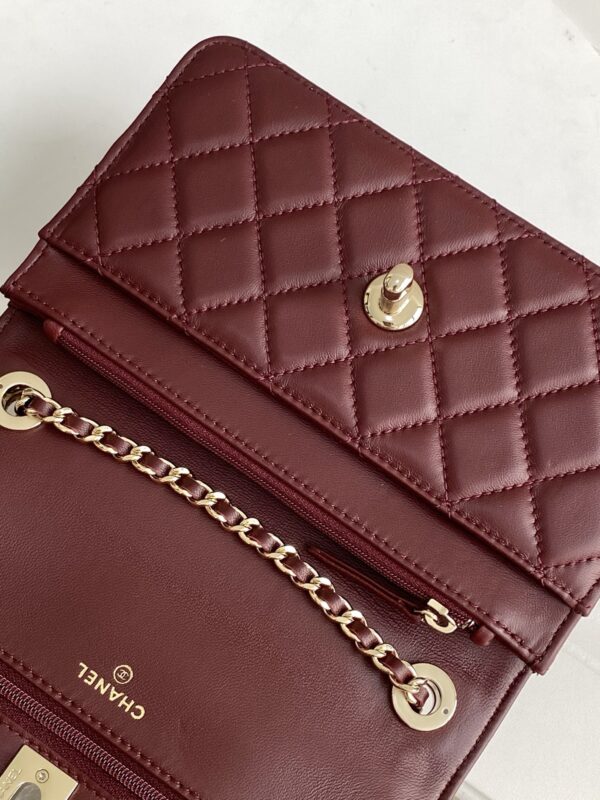 Chanel Trendy CC Lambskin Bag with Crystal-Embellished Clasp (Shoulder/Crossbody/Top-Handle)