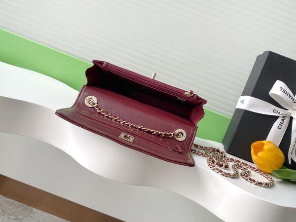 Chanel Trendy CC Lambskin Bag with Crystal-Embellished Clasp (Shoulder/Crossbody/Top-Handle)
