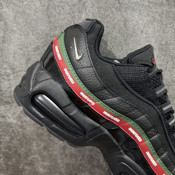 Black / Green & Red Air-Cushioned Retro Running Sneakers