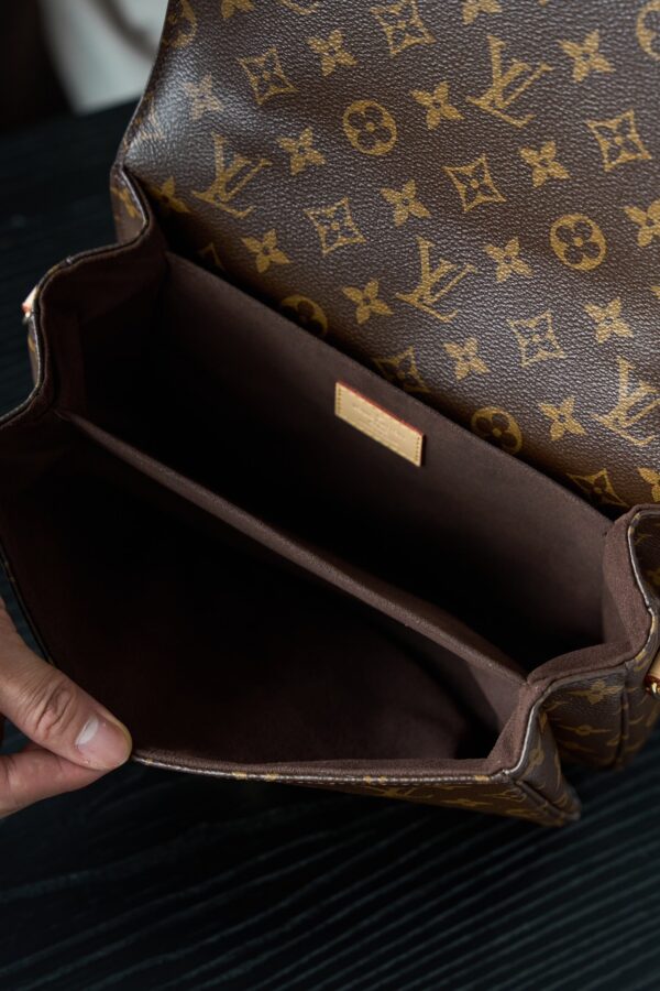 Louis Vuitton Classic Monogram Messenger/Handheld/Shoulder Bag (Microchip Version)