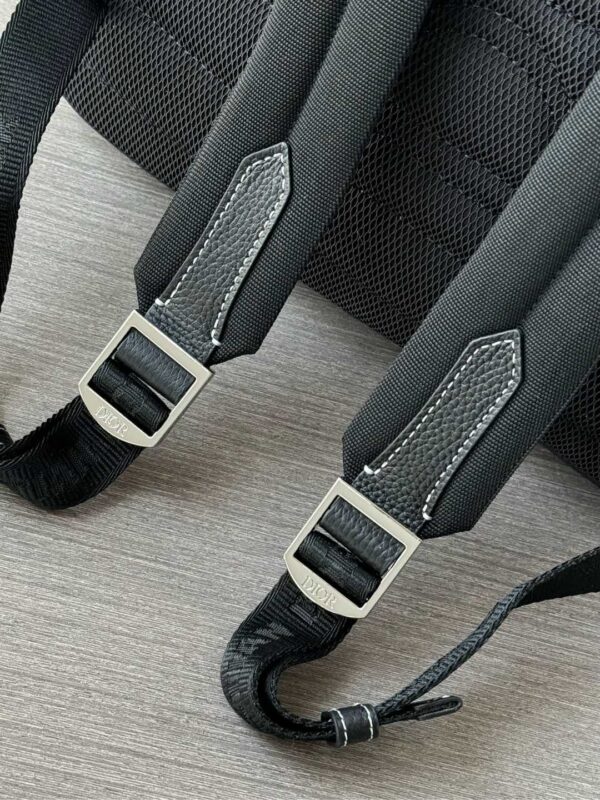 sy_no_362E02E207B638E46BEF1F1555885751_4 Rider / Saddle Backpack – Black Grained Calfskin
