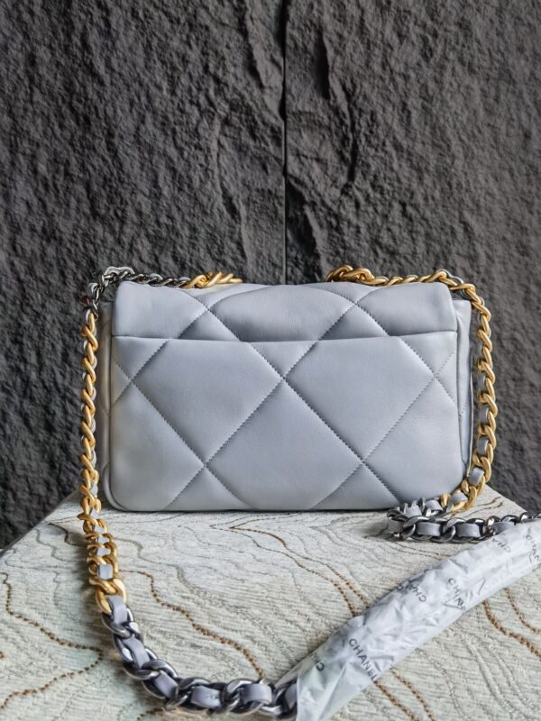 sy_no_366A661E835297E38F8592ADA015FB88_1 Chanel 19 Small Quilted Lambskin Chain Bag