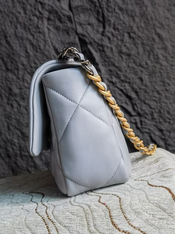 sy_no_366A661E835297E38F8592ADA015FB88_2 Chanel 19 Small Quilted Lambskin Chain Bag