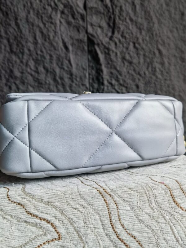 sy_no_366A661E835297E38F8592ADA015FB88_3 Chanel 19 Small Quilted Lambskin Chain Bag