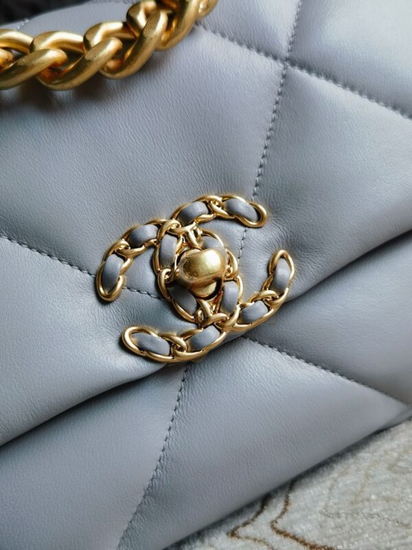 sy_no_366A661E835297E38F8592ADA015FB88_4 Chanel 19 Small Quilted Lambskin Chain Bag