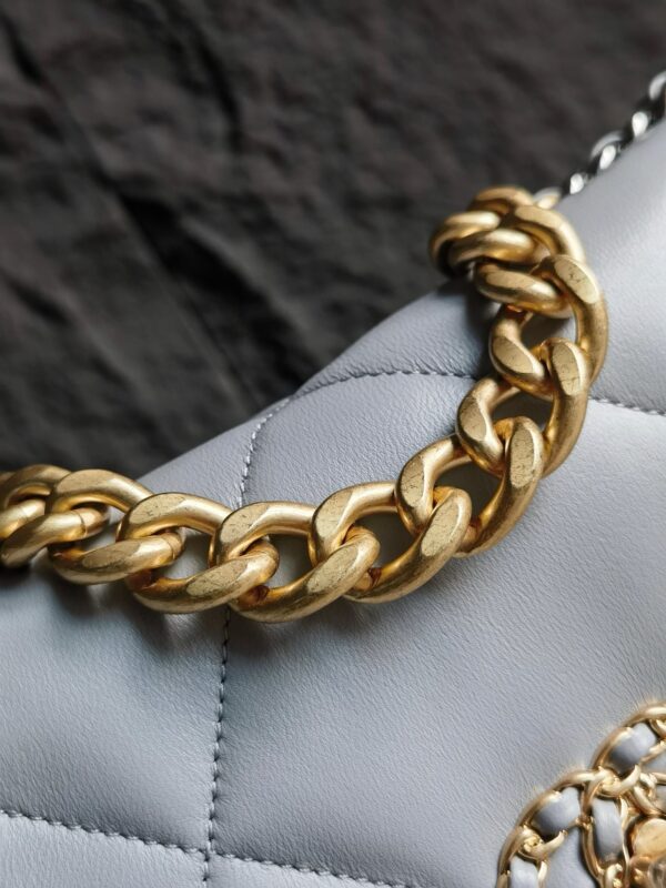 sy_no_366A661E835297E38F8592ADA015FB88_5 Chanel 19 Small Quilted Lambskin Chain Bag