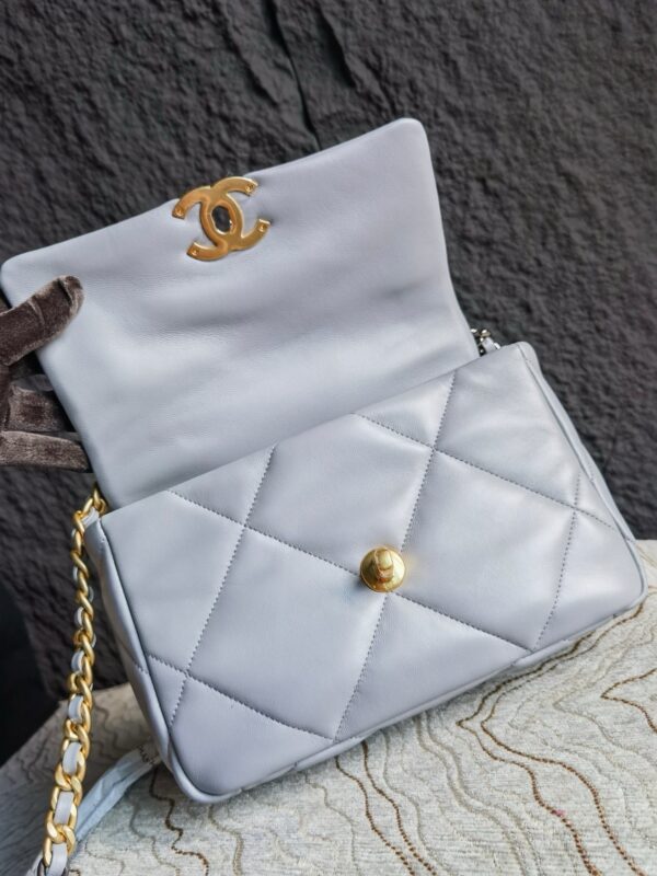 sy_no_366A661E835297E38F8592ADA015FB88_7 Chanel 19 Small Quilted Lambskin Chain Bag