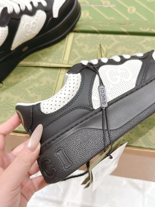 sy_no_38AC2F3EBB547AAD23D568A99A434CA3_7 Gucci GG Embossed Leather Platform Sneaker – Black / White