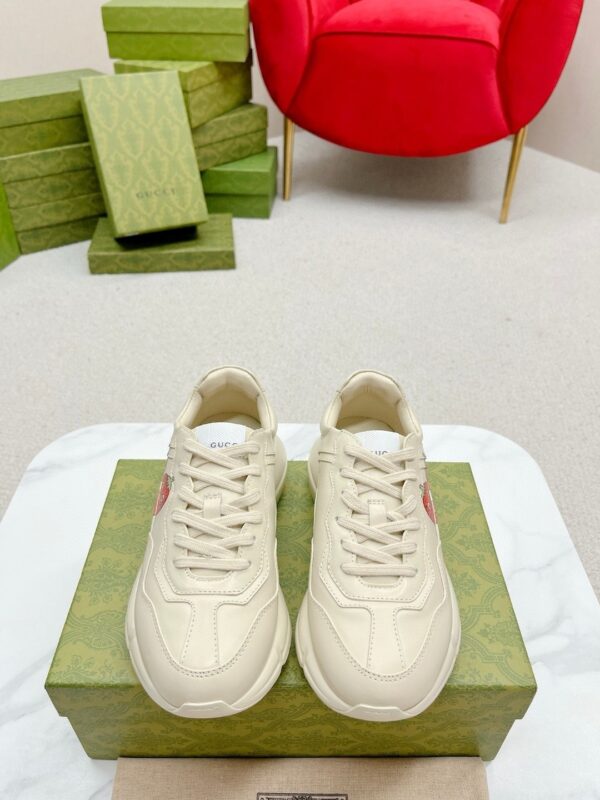 sy_no_38E11D82A9122100A41DA843EA6B6F7A_1 Gucci Rhyton Strawberry Print Sneaker – Ivory