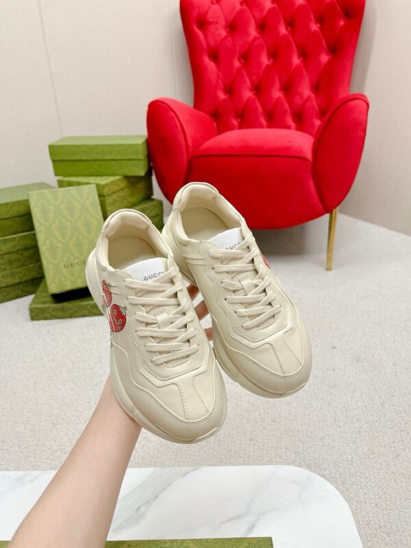 sy_no_38E11D82A9122100A41DA843EA6B6F7A_2 Gucci Rhyton Strawberry Print Sneaker – Ivory