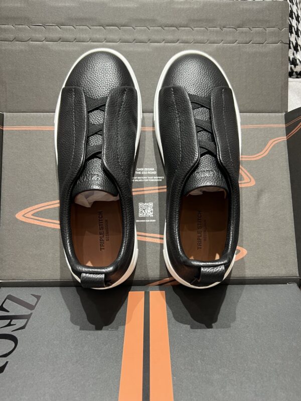 sy_no_39EDFE0EBD12732357DF48086166F6A0_4 Black Pebbled Leather Triple-Cross Slip-On Shoes