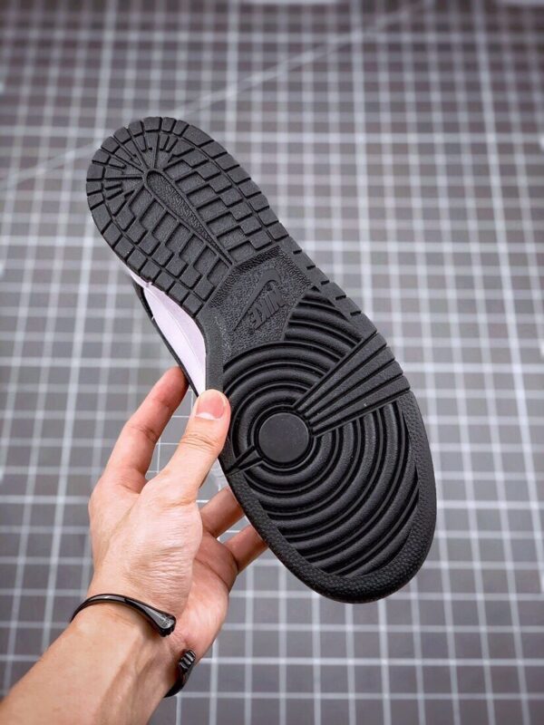 Nike Dunk Low “White / Black” – Panda