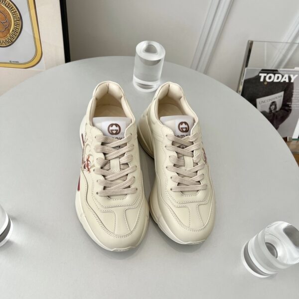 sy_no_3B6147E7F520C3673A90A8324575F077_2 Gucci x Disney Rhyton “Tigger” Sneaker in Off-White