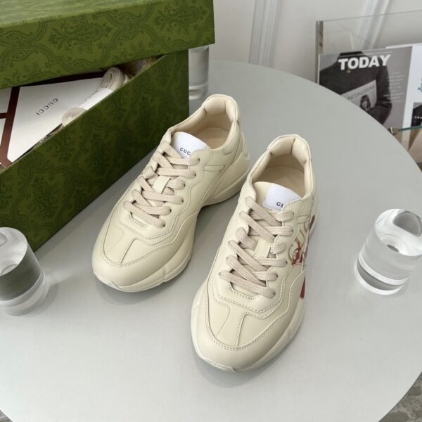 sy_no_3B6147E7F520C3673A90A8324575F077_3 Gucci x Disney Rhyton “Tigger” Sneaker in Off-White