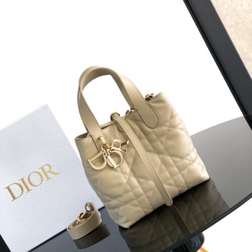 sy_no_3B685DC5125B118557D98DBBD168F4F5_0 Dior Women's Toujours Oversized Cannage Calfskin Shoulder Bag
