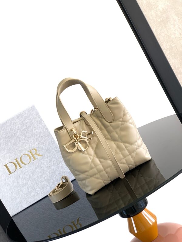 sy_no_3B685DC5125B118557D98DBBD168F4F5_0 Dior Women's Toujours Oversized Cannage Calfskin Shoulder Bag