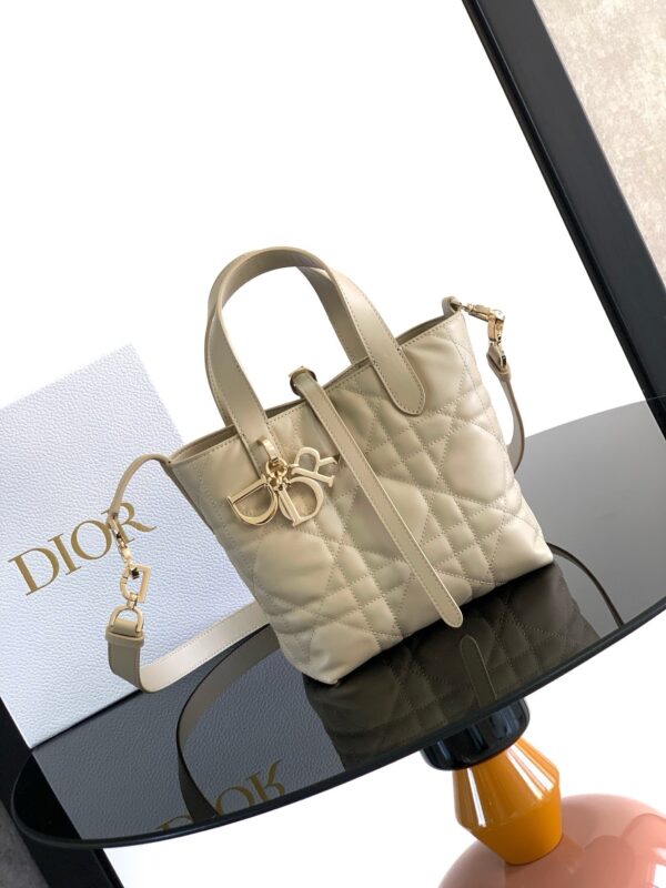 sy_no_3B685DC5125B118557D98DBBD168F4F5_1 Dior Women's Toujours Oversized Cannage Calfskin Shoulder Bag