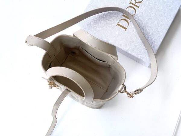 sy_no_3B685DC5125B118557D98DBBD168F4F5_7 Dior Women's Toujours Oversized Cannage Calfskin Shoulder Bag