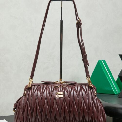 sy_no_3B81CB19F14FA4342AD0BB6B443F2F70_0 Burgundy Matelassé Shell Backpack