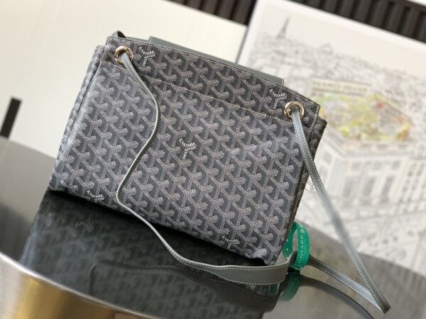 sy_no_3BE2E42B5CE090591F4B2836443ACF4C_2 Goyard Rouette Bag