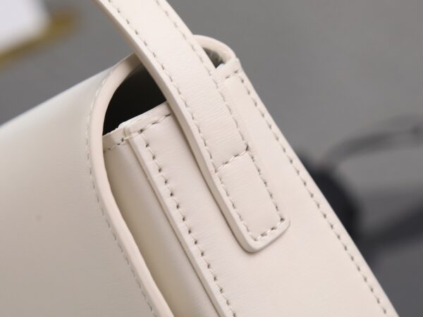 sy_no_3C46DD9E28EEDE0EE88FB78743D94E38_5 Triomphe Shoulder Bag