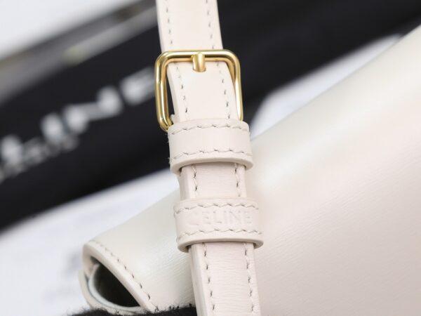 sy_no_3C46DD9E28EEDE0EE88FB78743D94E38_6 Triomphe Shoulder Bag