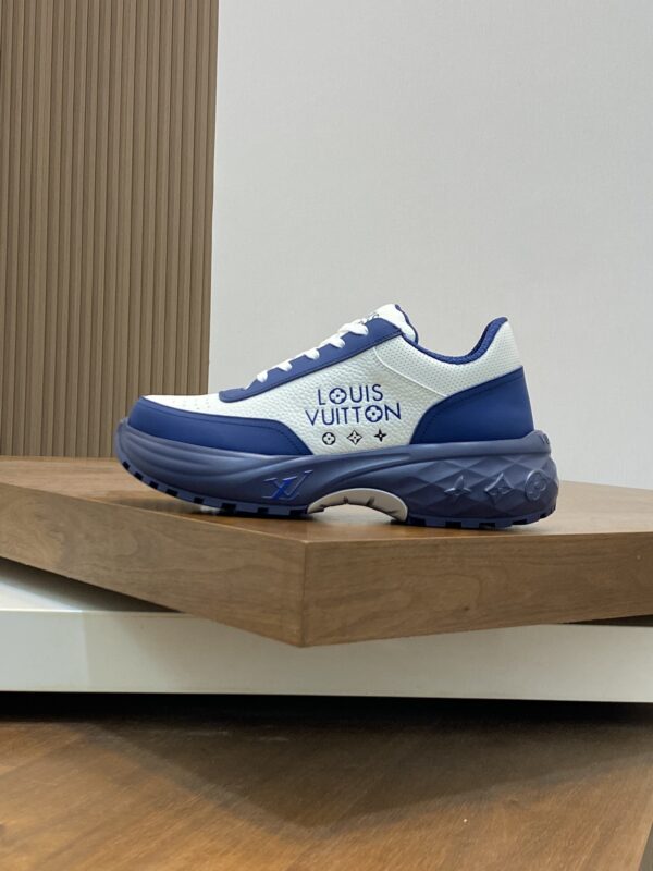 sy_no_3D1032F346BD64076E4D8110D3E05880_1 Louis Vuitton LV Run 55 White & Blue Chunky Runner Sneakers