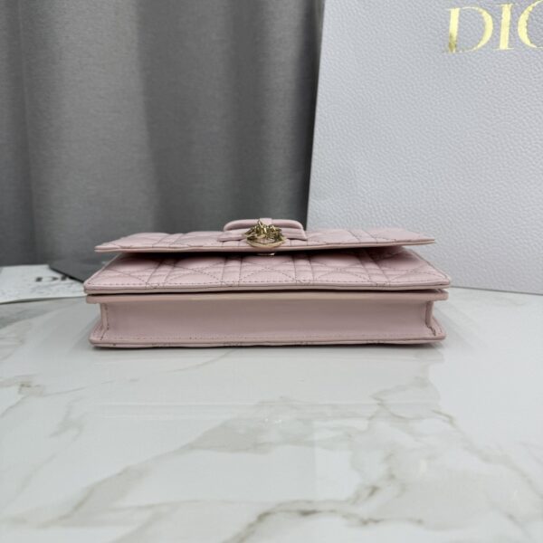 sy_no_3DCD31951D02AA8A49BD13DEA31EE404_5 My Dior Mini Pearl Chain Bag – Soft Pink Bow