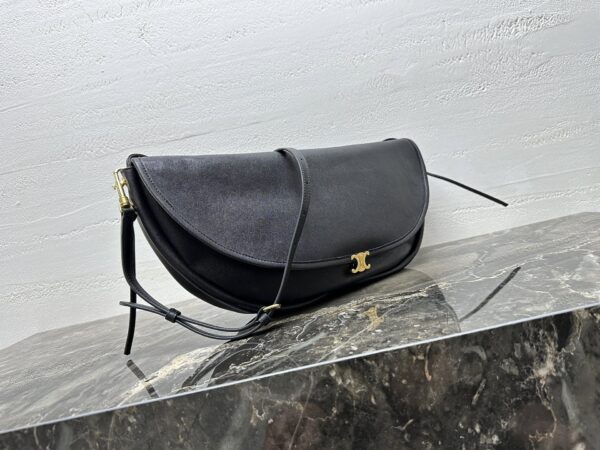 sy_no_3F11351B905683ED5E29CFD2A7087D73_1 Celine Soft Triomphe Halfmoon Bag