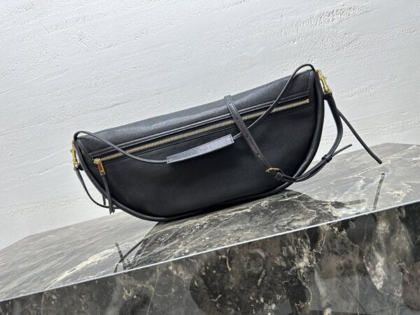 sy_no_3F11351B905683ED5E29CFD2A7087D73_2 Celine Soft Triomphe Halfmoon Bag