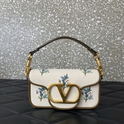 sy_no_3F309150F3D4A1FD9FD48F4903F07522_0 Valentino Garavani Loco Small Handbag – Spring/Summer 2026