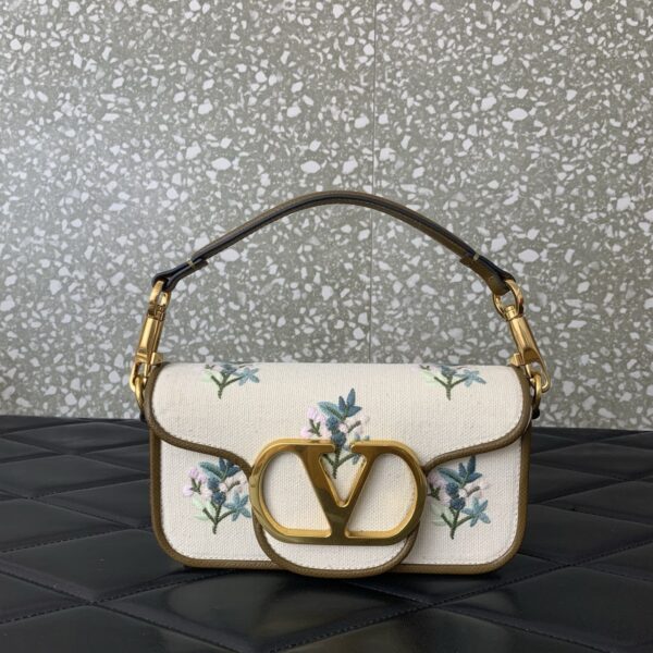 sy_no_3F309150F3D4A1FD9FD48F4903F07522_0 Valentino Garavani Loco Small Handbag – Spring/Summer 2026